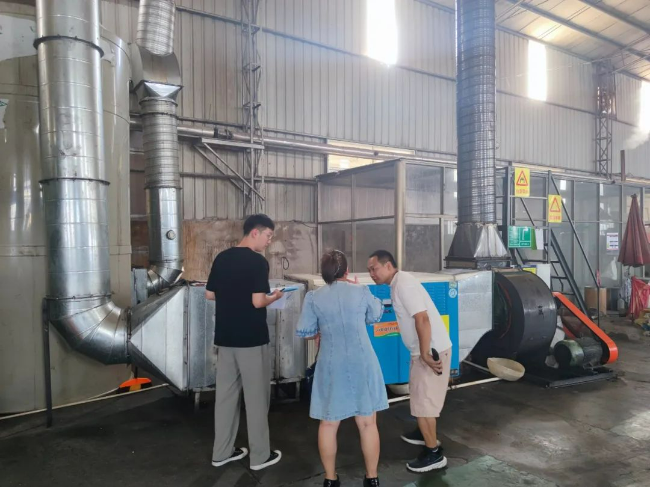 规划科技科深入企业开展排污许可证质量审核现场检查.jpg